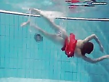 Libuse Goes Underwater In The Pool