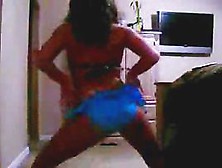 Hot Teen Babe Shakes Ass On Webcam