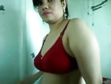 Amateur Indian Woman Shows Off Her Boobs In Her Bra