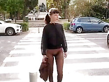 No Skirt Seamless Pantyhose In Public