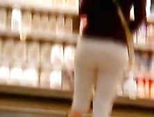 Big Booty In Yoga Pants Caught In A Street Candid Video
