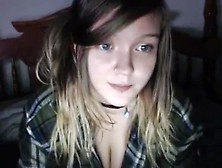 Novinha Peituda Mostra Tudo Na Webcam
