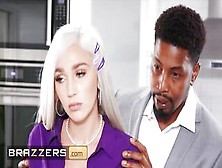 (Kendra Sunderland) Gets A Foot Massage A Large Ebony Wang By Her Colleague (Isiah Maxwell) - Brazzers