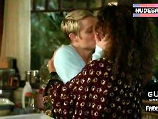 Teri Polo Lesbian Kiss – The Fosters