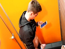 Young Wank In Wc Focus Mall Bydgoszcz