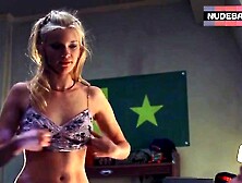 Amy Smart Topless – Road Trip