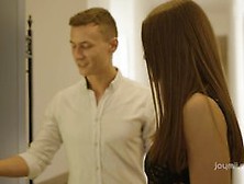 Estate Agent Focuses On Sex With The Eye-Catching Girl