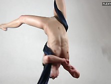 Flexible Nude Babe Agnes Feher