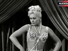 Sexy Kim Novak Dancing On Stage – Jeanne Eagels