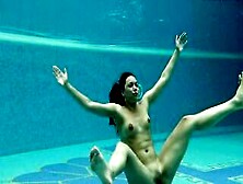 Beauty Long Butt European Milf Sazan Underwater Erotics