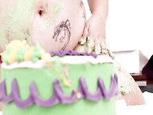 Huge Butt Bbw Tiffany Performer Plays With Cake