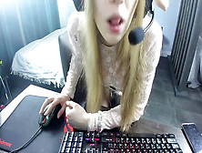 Russian Girl-Streamer Plowed On The Broadcast For Cs:go