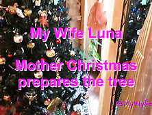 Stepmom Christmas Prepares The Tree