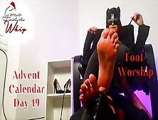 Advent Calendar Day 19 : After Work Sweaty Feet Smelling For My Footstool