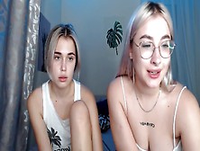 Ruthmoon In Two Blondes Masturbate In A Paid Video Chat
