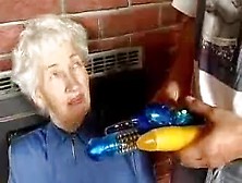 La Abuela Esta Caliente.