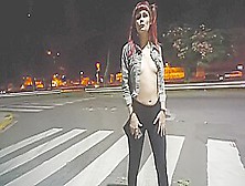 Colorada Caliente Desnudandose En Publico Y Masturbandose En Una Ypf