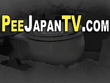 Japanese Teens Piss And Get Spied On