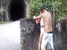 Ed Junior E Carolina Carioca Dois Namorados Que Trabalham Com Pornô Fizeram Um Sexo Na Rua Do Lado De Um Túnel E O Cara Gozou Na