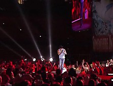 Kenny Chesney,  "young" Live (2005)