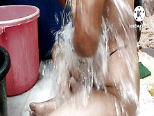 Bhabhi Ki Hot And Sexy Nude Bath