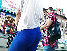Highly Gigantic Arse Milf In Blue Jeans