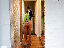 Hot Mom Meets Deliveryman Completely Naked