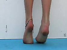 Zoom On Sexy Feet Distortions Exercices V2 - With Anklet -.