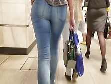 Sexy Wrigle Russian Ass In Metro