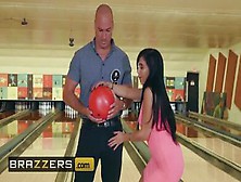 Brazzers - Valerie Kay Sean Lawless - Bowling For The Bachelor