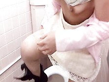 [Nozomi] A Female College College Girl With African Hair,  Squirting Masturbation Into The Wc