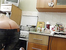 Pregnant Lusy Asscrack Cleaning