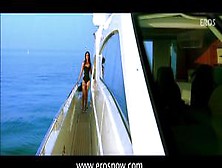 Kareena Kapur,  Bikini,  Seaworld