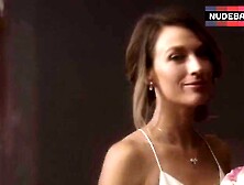 Pregnant Natalie Zea – The Detour