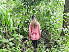 Inabutan Ng Ulan Habang Sesex Sa Gubat (Pinay Picking Up Wild Rattan Fruit)