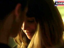 Catherine Zeta-Jones Lesbian Kissing – Side Effects