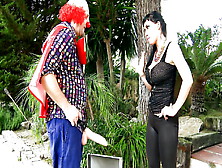 Der Clown Wird Zum Sexgott Mit Dildo In Zauberkiste