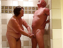 Geile Senioren Treiben Es Unter Der Dusche