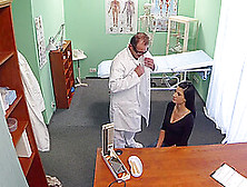 Vanessa Tiger Spreads Her Legs During The Doctors Appointment