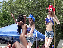 Yankee Gal - Naked Girls Dancing At Nudes-A-Poppin 2017