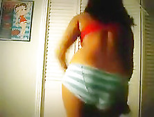 Watch My Webcam Girlfriend Shaking Her Superb Butt