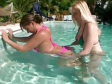 Lesbian In Bikini Swimming Then Drilled Using Toy