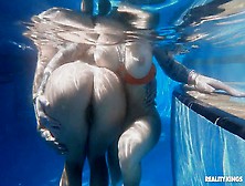 Horny Milfs Make Love In The Pool