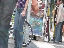 Candid Street Video Shows A Tasty Ass In Tight Jeans.