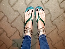 Feet Lover In Sexy Platform Flip Flops