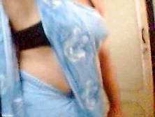 Aunty In Saree Exposing Herself In This Hawt Clip