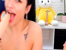 Cute Chick Plays Her Pussy On Cam