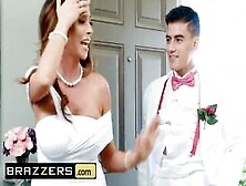 Brazzers - Crazy Mom Ariella Ferrera Fucksâ Prom