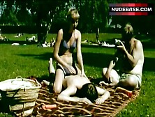 Milena Dreiig Bikini Scene – Muxmauschenstill