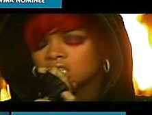 Rihanna In Eminem: Love The Way You Lie (2010)